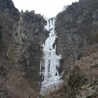 真冬の造形美 古閑の滝が今冬も凍る 熊本・阿蘇 [写真特集1/11] | 毎日新聞