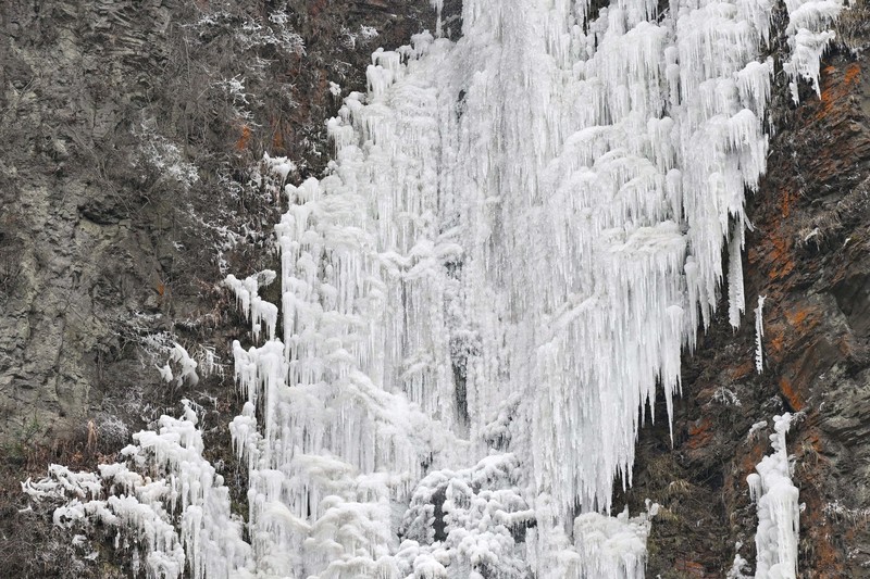 真冬の造形美 古閑の滝が今冬も凍る 熊本・阿蘇 [写真特集1/11] | 毎日新聞
