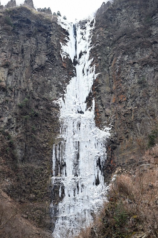 真冬の造形美 古閑の滝が今冬も凍る 熊本・阿蘇 [写真特集1/11] | 毎日新聞