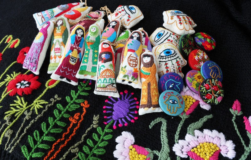 特集ワイド：シリアの刺しゅうで七色の明日 日本人研究者ら、難民女性