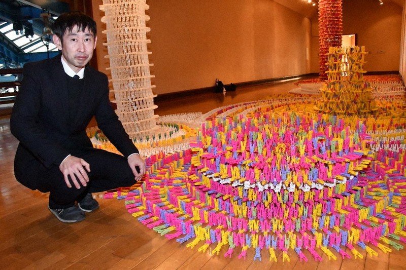 洗濯バサミ7万個が織りなす不思議空間 千葉・アンデルセン公園 | 毎日新聞