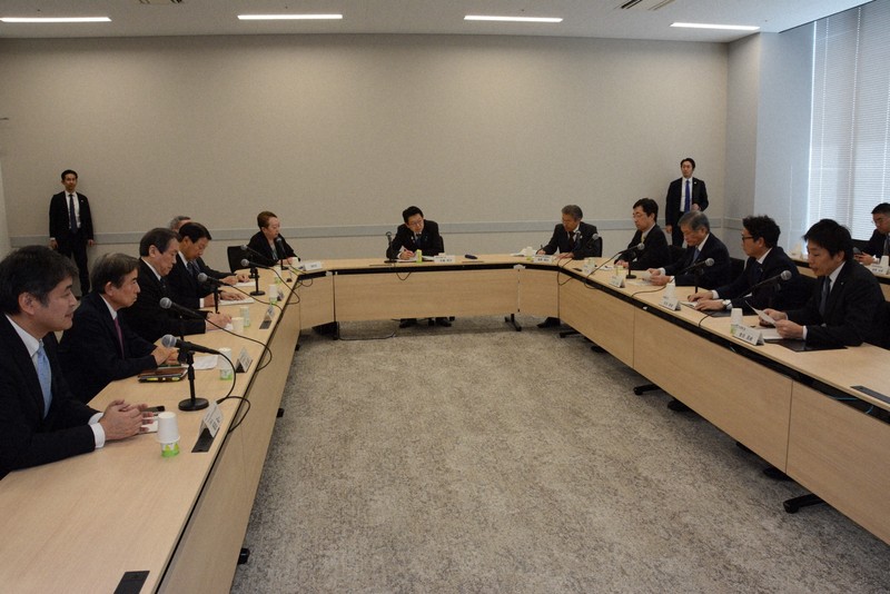 武藤経産相、熊本のTSMC工場を訪問 「地元が潤うようサポート」 | 毎日新聞