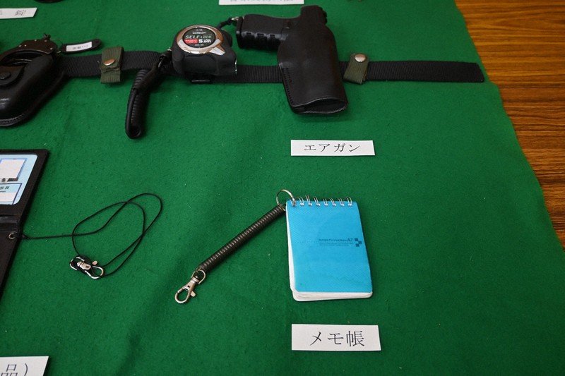 職務質問したかった」偽の警察手帳示した疑い 17歳学生を書類送検