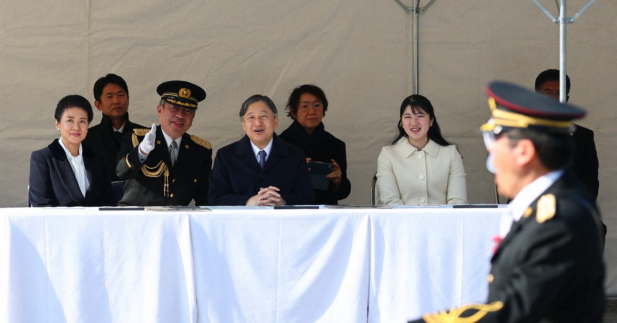 豪華　十六紋菊　座布団 約66cm　皇室　近衛師団　皇宮警察　禁衛府　天台宗 天皇陛下、66歳に 「災害の影響、年月の経過だけでは測れぬ重み