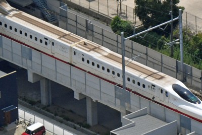 東海道新幹線遭人闖入撞擊，58班列車停駛、100班延誤，影響14萬人