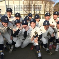 21世紀枠でのセンバツ出場が決まり、喜びに沸く壱岐の選手たち＝長崎県壱岐市で2025年1月24日午後4時16分、矢頭智剛撮影