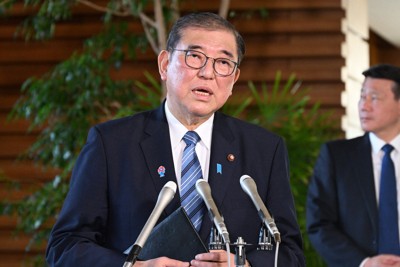 第217通常国会の召集日を迎え、記者の質問に答える石破茂首相＝首相官邸で2025年1月24日、平田明浩撮影