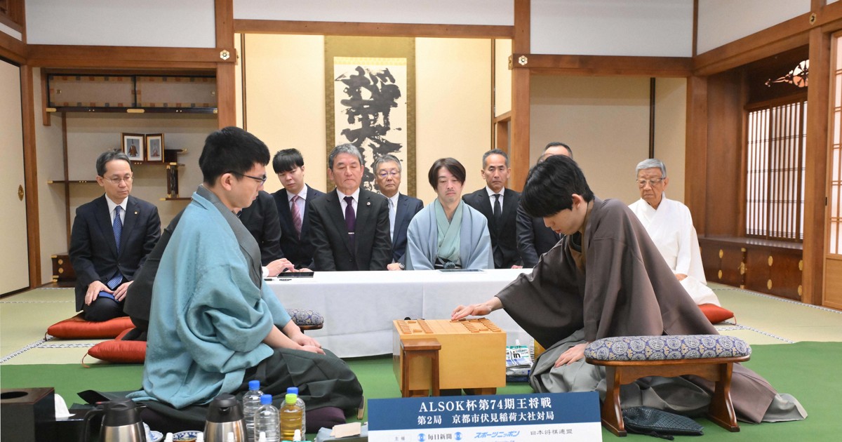 王将戦第2局始まる 「横歩取り」の戦いに高見七段「驚きました