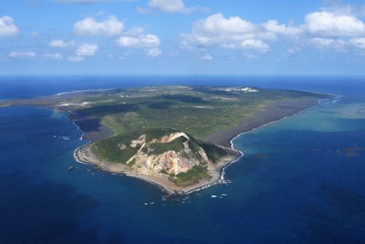 戦後80年 硫黄島を訪問した記者 「未完の戦争」について考える | 毎日新聞