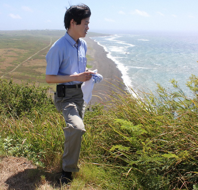 戦後80年 硫黄島を訪問した記者 「未完の戦争」について考える | 毎日新聞