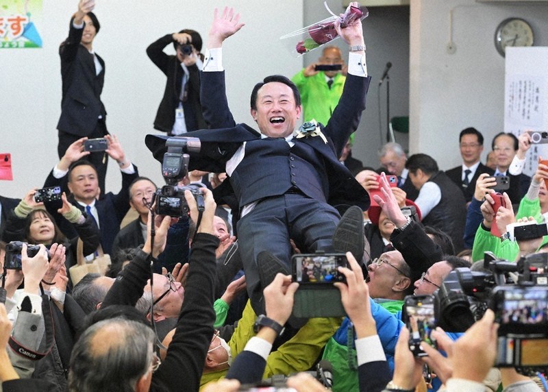 2025岐阜知事選：江崎氏が初当選 相乗り支援で制す ／岐阜 | 毎日新聞