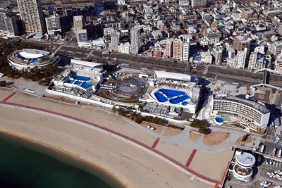 神戸須磨シーワールド＝神戸市須磨区で2025年1月11日、本社ヘリから加古信志撮影