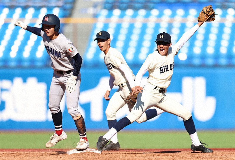 H*R様 履正社高校 明治神宮大会 優勝パネル センバツ2025 広島商 守り抜く強さ 明治神宮大会 ／広島 | 毎日新聞