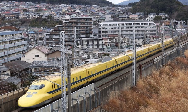 ☆ Doctor Yellow☆ In Photos: Japan's 'Doctor Yellow' T4 track-testing shinkansen