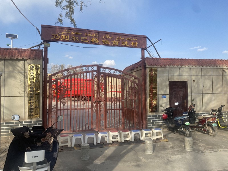 歴史的地名を中国共産党式に変えられたウイグルの村 口を閉ざす村人