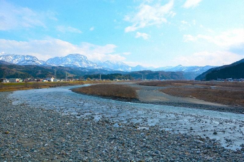 ヒスイ、河川で取らないで 糸魚川市、新たなマナー呼び掛けへ 大きな