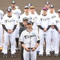 プロ野球12球団、そろってキャンプイン 阪神は藤川監督のもと