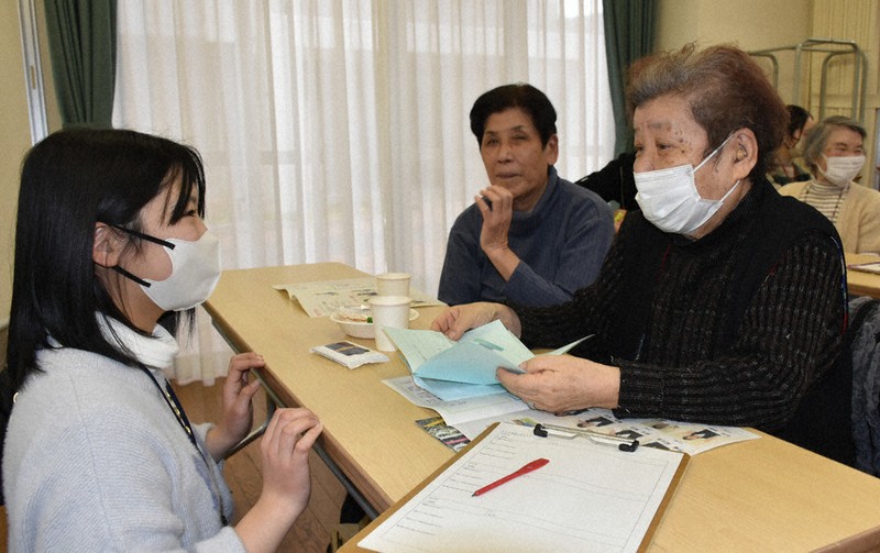 文通20年、心の支えに 香川の高校生が神戸の災害公営住宅を訪問 | 毎日新聞