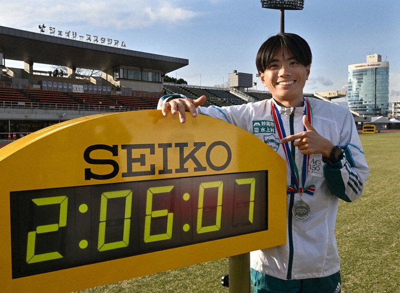 別府大分毎日マラソン：別府大分毎日マラソン 「若の神」新記録→即