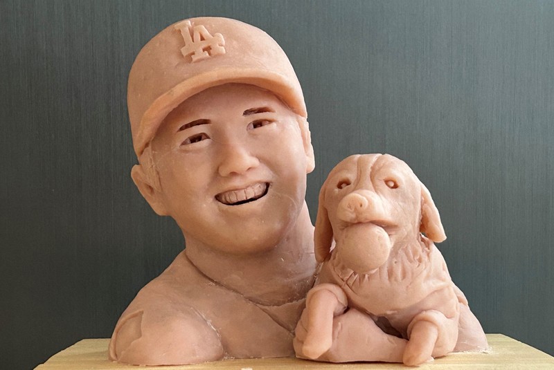 雪まつりで注目の大谷翔平選手とデコピン 監督はリアルさ追求の72歳