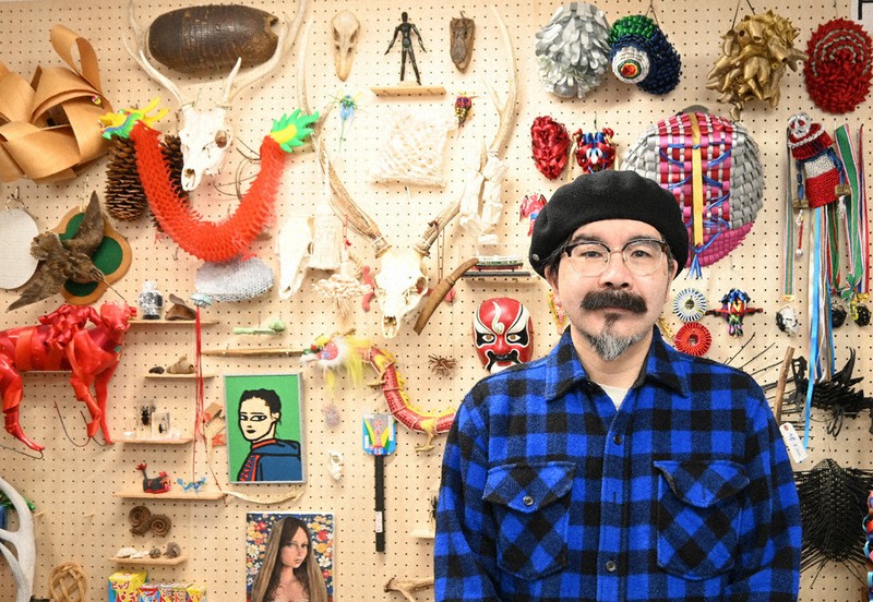 道をつなごう：絵や立体、マルチに創作 前田麦さん（50）／下