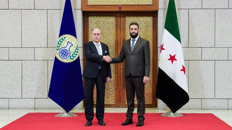 実物 アサド政権 シリア軍 共和国防衛隊 バッジ 実物 アサド政権 シリア軍 共和国防衛隊 バッジ 実物 アサド政権