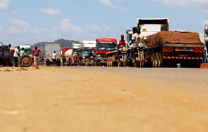 圧倒的ニータンの家族募集 大家族養う手作りせっけん ウガンダの難民「努力すれば自立も」 | 毎日新聞