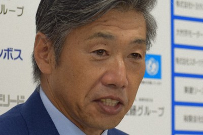 V・ファーレン長崎監督時代の高木琢也代表取締役兼CRO（クラブ・リレーションズ・オフィサー）＝長崎県諫早市で2018年11月20日、浅野翔太郎撮影