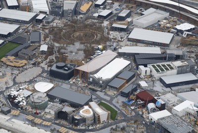 大阪・関西万博の会場。準備は大詰めを迎えている＝大阪市で2025年1月27日、本社ヘリから