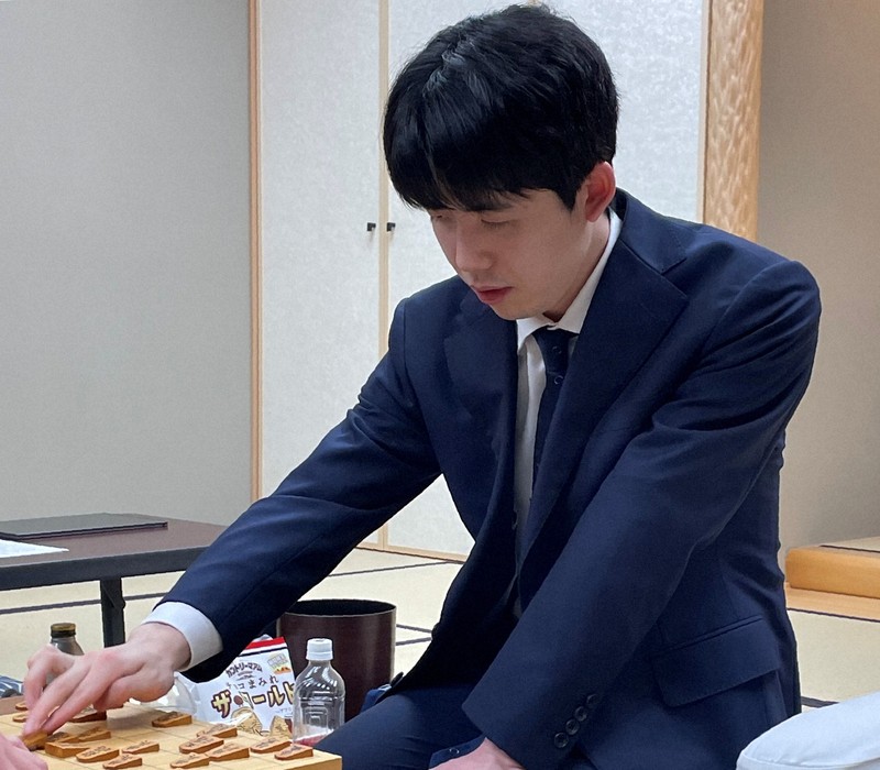 藤井聡太名人、戸辺誠七段に勝利 あと2勝で8冠へ再挑戦 叡王戦 | 毎日新聞