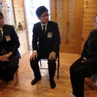 取り組みについて意見を交わす（左から）疋田さん、浜崎さん、宮本さん