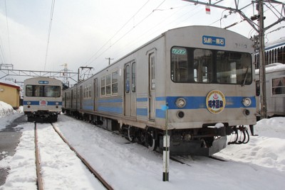 弘南鉄道平賀駅に留置された7000系＝青森県平川市で2025年2月10日午後1時17分、小川祐希撮影