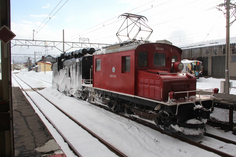 還暦」迎えた国内初のオールステンレス車両 弘南鉄道の7000系 [写真