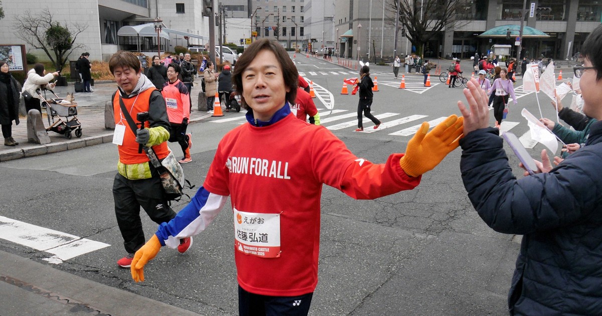佐藤弘道さん、3.5キロ完歩 下半身まひ乗り越え 熊本城マラソン | 毎日新聞