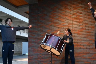甲子園！新品★横浜高校応援リストバンド 甲子園！新品☆横浜高校応援リストバンド - メルカリ