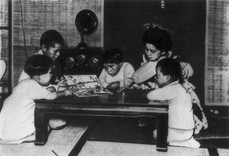 ニュース知りたいんジャー：ラジオ放送開始から100年 | 毎日新聞