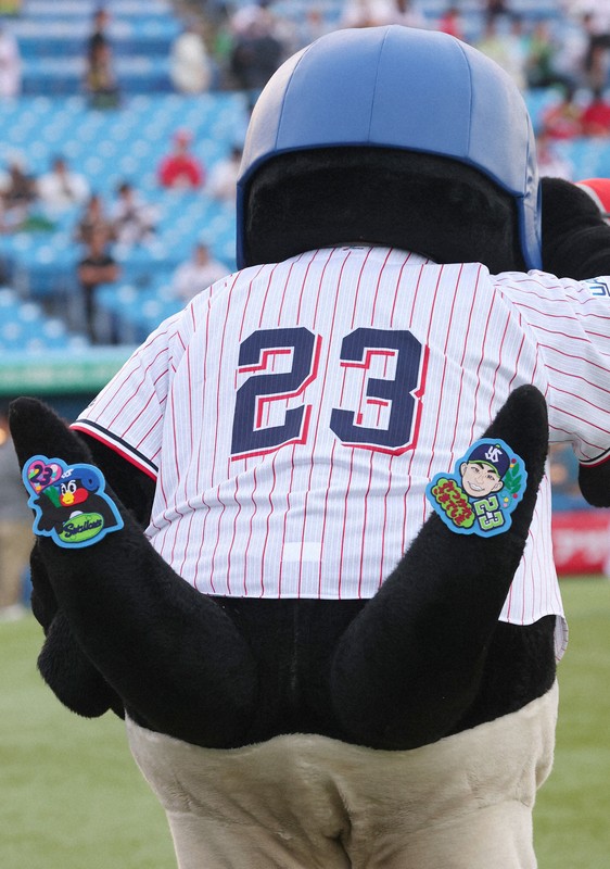 天国へ「飛び立った」 ヤクルトスワローズのつば九郎 [写真特集1/29