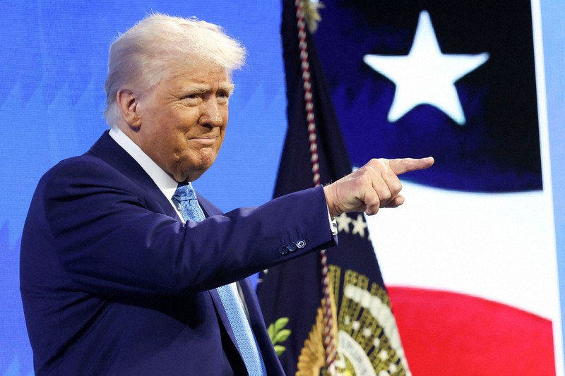 トランプ大統領、ゼレンスキー大統領を「独裁者」と呼んで批判 | 毎日新聞