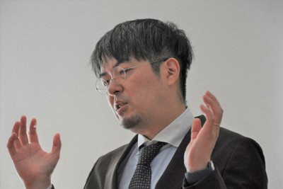 ロシアのウクライナ侵攻について語る小泉悠・東京大先端科学技術研究センター准教授＝東京都目黒区で2025年2月14日、畠山哲郎撮影