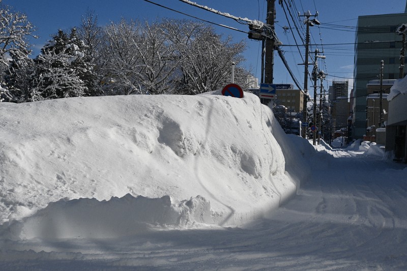日本海側で大雪 青森・酸ケ湯は積雪5m超 落雪や交通障害に注意 [写真