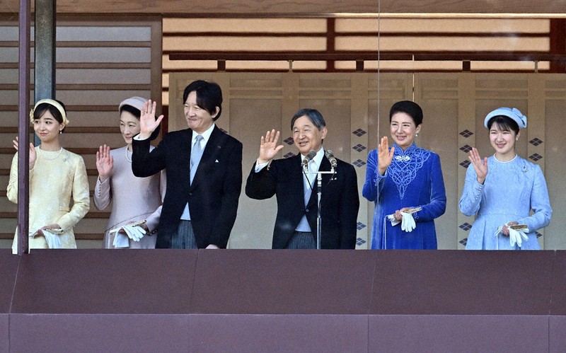 皇室：天皇陛下65歳 一般参賀2万人 「宴会の儀」5年ぶり開催 | 毎日新聞