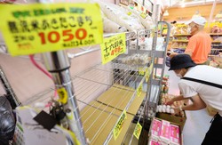 品薄状態が続くスーパーのお米の棚＝西東京市で2024年8月31日、宮武祐希撮影