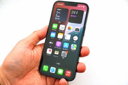 iPhone 16シリーズに廉価版の「iPhone 16e」が加わる＝記事中の写真はすべて筆者撮影
