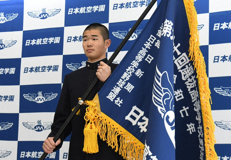 センバツ旗に「実感」 日本航空石川に授与 ／石川 | 毎日新聞