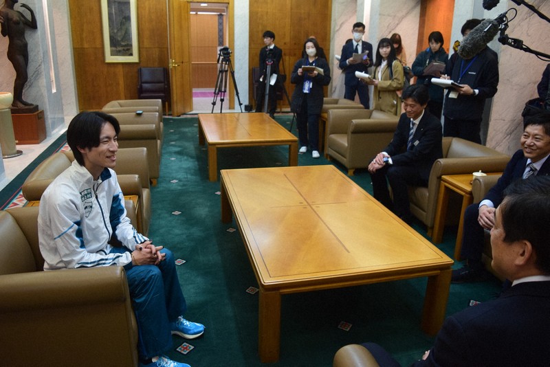 箱根駅伝MVP 青学大の野村昭夢選手が鹿児島知事を表敬訪問 [写真特集3