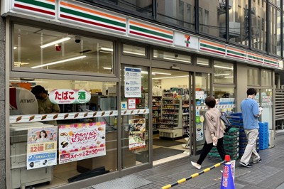 セブン－イレブンの店舗＝東京都中央区で2022年6月29日午後4時35分、辻本知大撮影