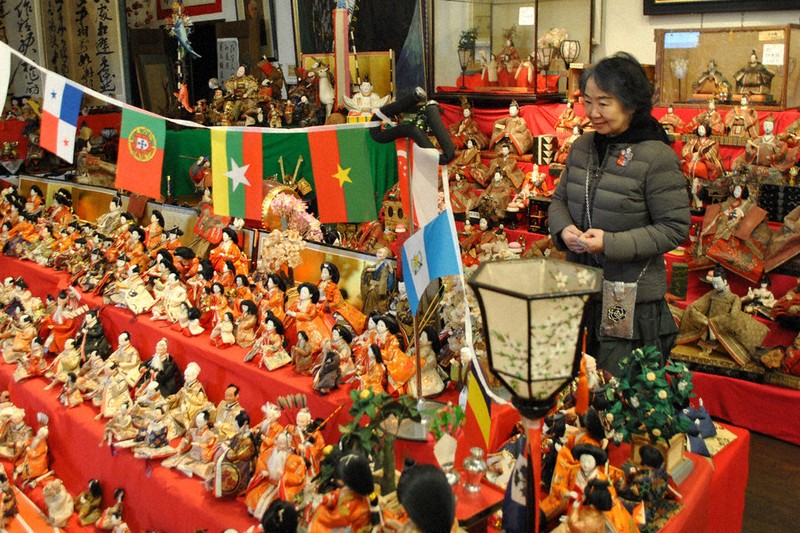 5000体超 白壁の町飾る 23日まで「天領上下ひなまつり」 府中市 ／広島