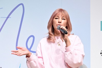 国際女性デーイベント「Be Me～ご自愛市spring」で講演するタレントの梅宮アンナさん＝東京都渋谷区で2025年3月1日午前11時54分、宮間俊樹撮影