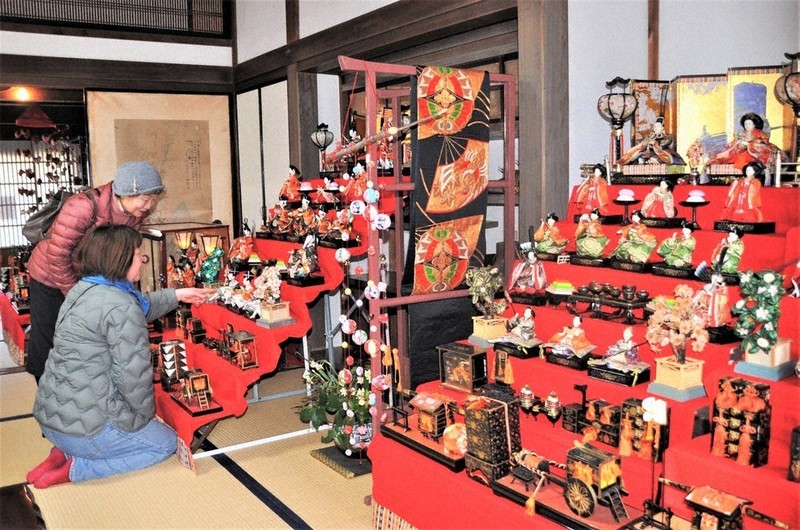 ここはおひなさんの町 古民家に900体 日向・美々津 ／宮崎 | 毎日新聞