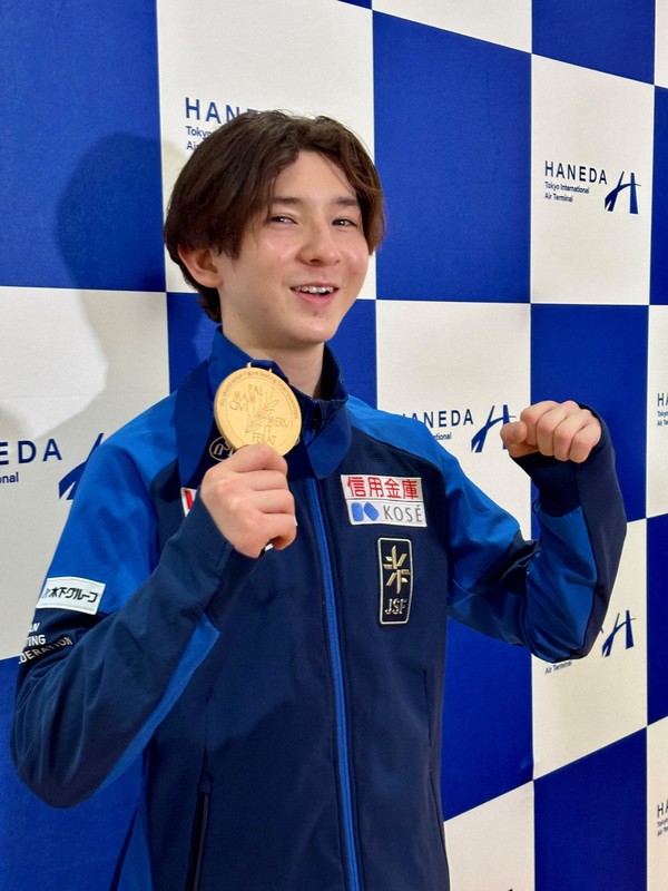 リンクサイド：世界ジュニア優勝の中田璃士 普段よりガッツ